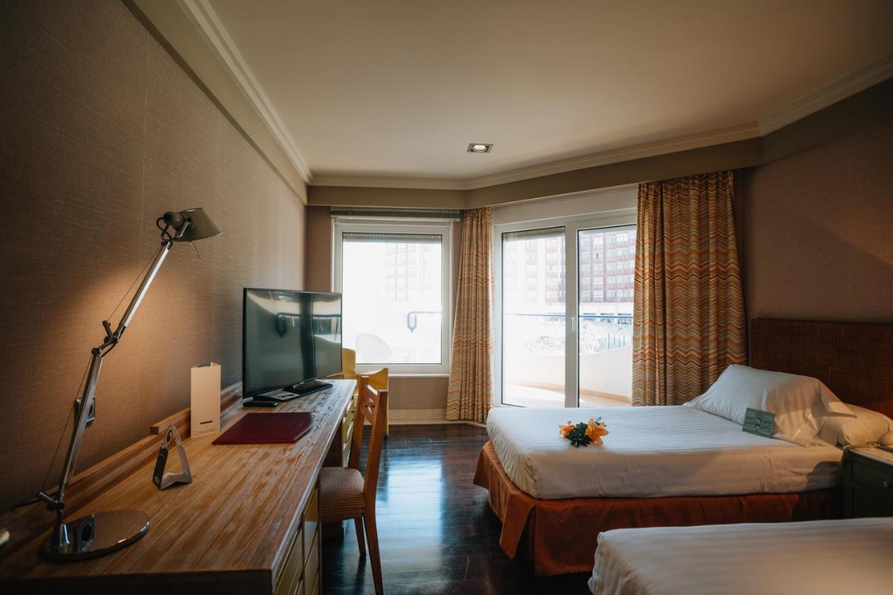 Classic Doppel- oder Zweibettzimmer mit seitlichem Meerblick und Zustellbett